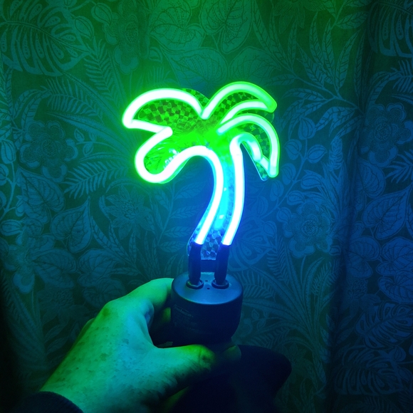 Sunbeam Palm Tree Light - Picture 8 of 10
